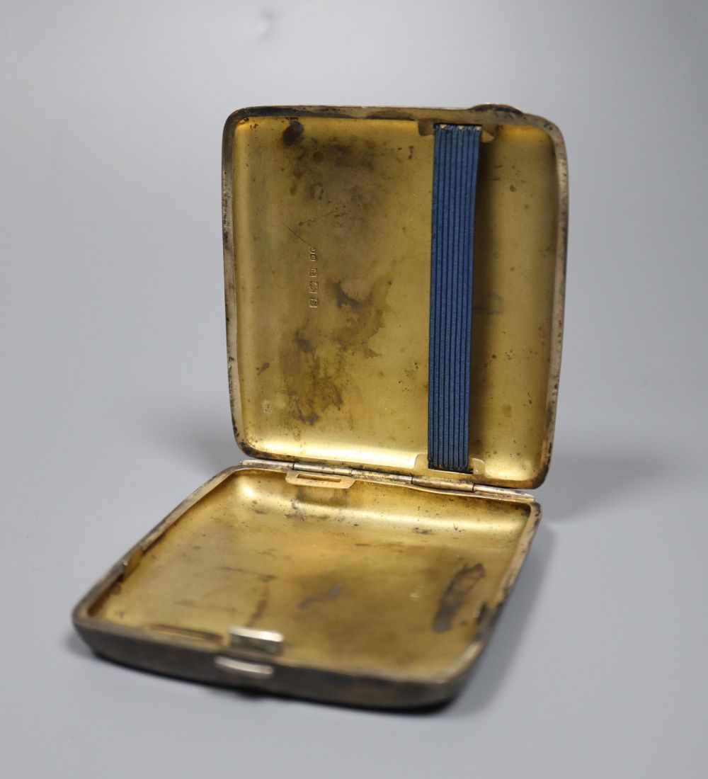 Nine assorted silver napkin rings, a pair of silver pepperettes, a silver cigarette case and pair of silver handled servers.